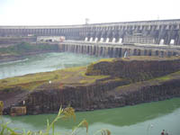 Itaipu hidroelektrana slika iz daljine